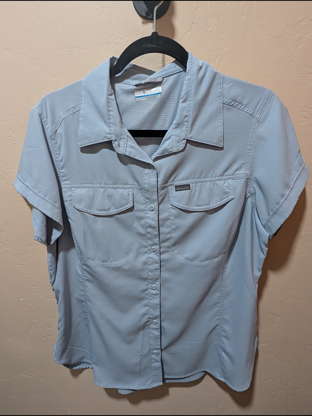 EUC Woman Columbia Short Sleeve Button Up Shirt Light Dusty Baby Blue Large